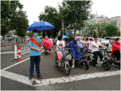 為進一步加強文明城市建設，提升市民文明素質，增強文明出行的意識，創建良好的城市交通環境。6月15日-19日，聊城市水利工程總公司志愿者在東昌路與花園路交通路口，開展文明交