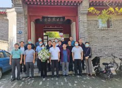 為緬懷先烈，銘記歷史，賡續(xù)共產黨人精神血脈，在烈士紀念日前夕，公司組織黨員干部參觀了金方昌烈士紀念館，聆聽學習他的英雄事跡。 展廳共分開明家世、革命啟蒙、共赴國難、