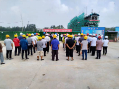 盛夏八月，驕陽似火。當前，正是 七下八上的主汛關鍵期，同時也是最炎熱的時候。近期的幾次短時集中強降雨和連日酷暑高溫天氣，給正在緊張施工的水利工程建設帶來了極大考驗，