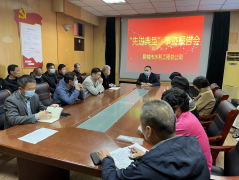 為認(rèn)真貫徹落實上級部署精神，向先進典型學(xué)習(xí)。 10月20日，聊城市水利工程總公司開展先進典型事跡報告會，活動邀請到了聊城市級道德模范王瑞典為干部職工作報告。 報告會上，王