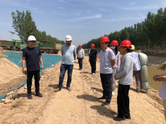 6月21日，公司黨總支副書記、副總經理杜代軍帶隊到在建項目調研黨風廉政建設及工程項目建設情況。紀檢聯絡辦、綜合處等部門相關負責人參加。 杜代軍一行深入倪屯泵站施工現場了